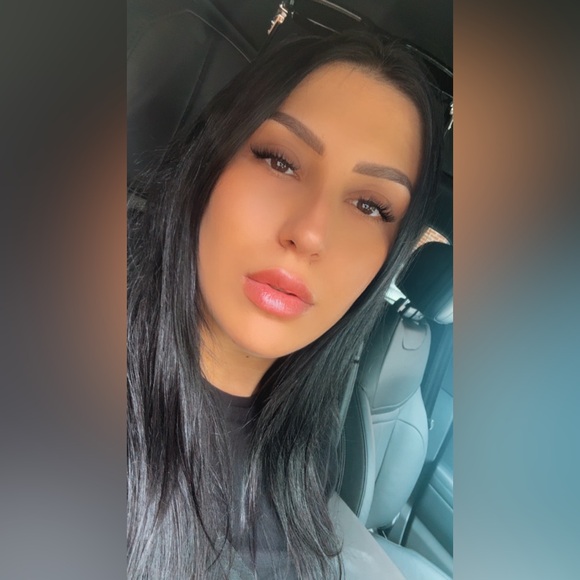 Meet your Posher, Athina - Picture 3 of 3